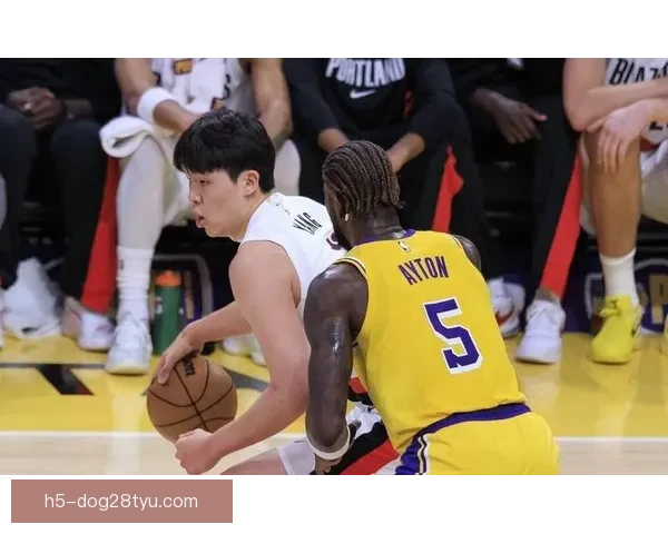 开拓者狂胜76人杨瀚森妙虚晃
